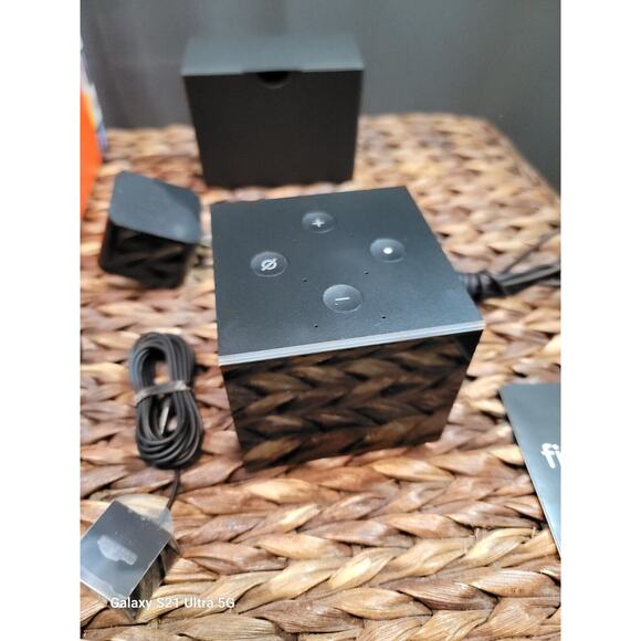 Amazon Fire TV Cube Hands-Free Streaming Device Alexa 4K Ultra HD 2nd Gen NewBox - Picture 3 of 16